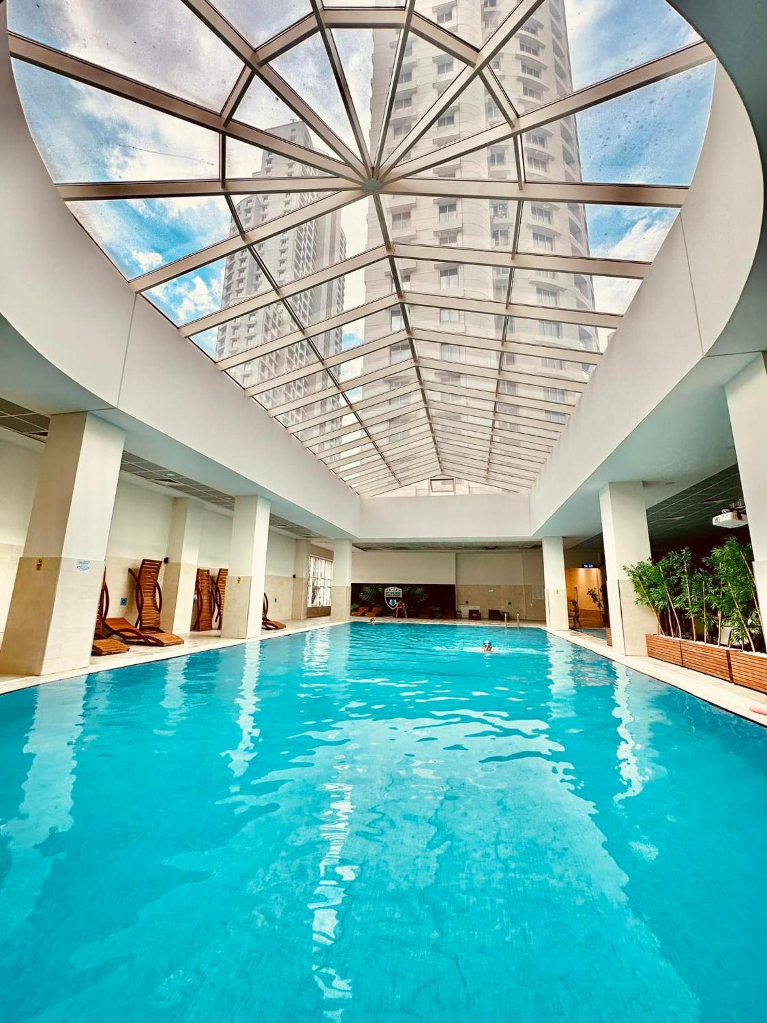 Luxury Condo On 18Th Floor With Pool, Fitness, Parking Included. Szkopje Kültér fotó