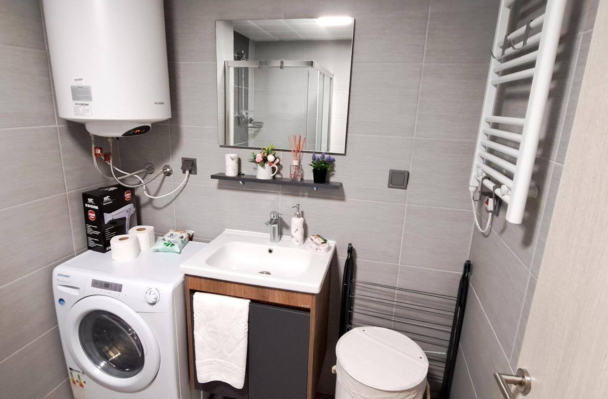 Luxury Condo On 18Th Floor With Pool, Fitness, Parking Included. Szkopje Kültér fotó