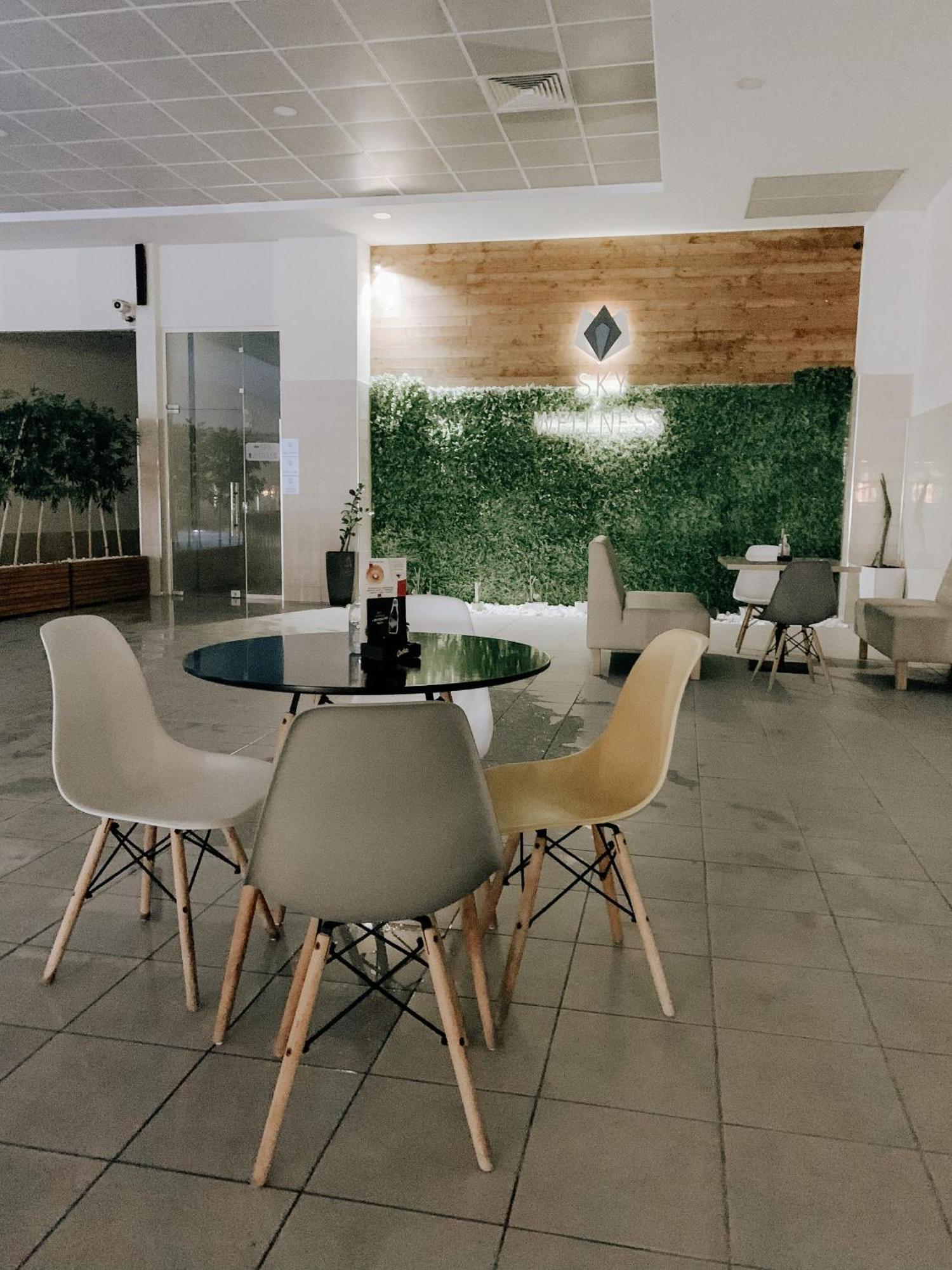 Luxury Condo On 18Th Floor With Pool, Fitness, Parking Included. Szkopje Kültér fotó