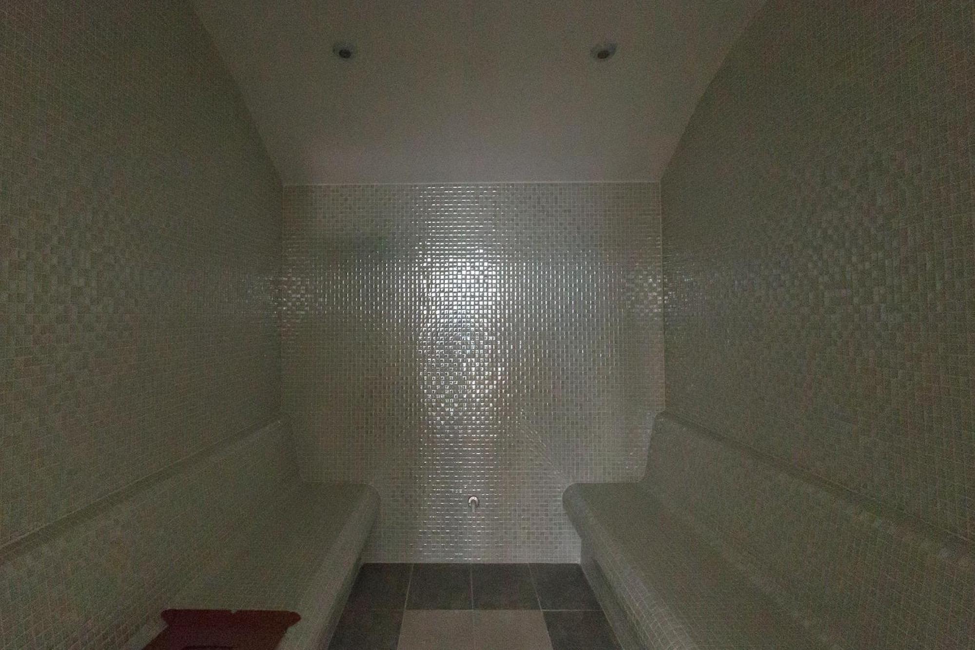 Luxury Condo On 18Th Floor With Pool, Fitness, Parking Included. Szkopje Kültér fotó