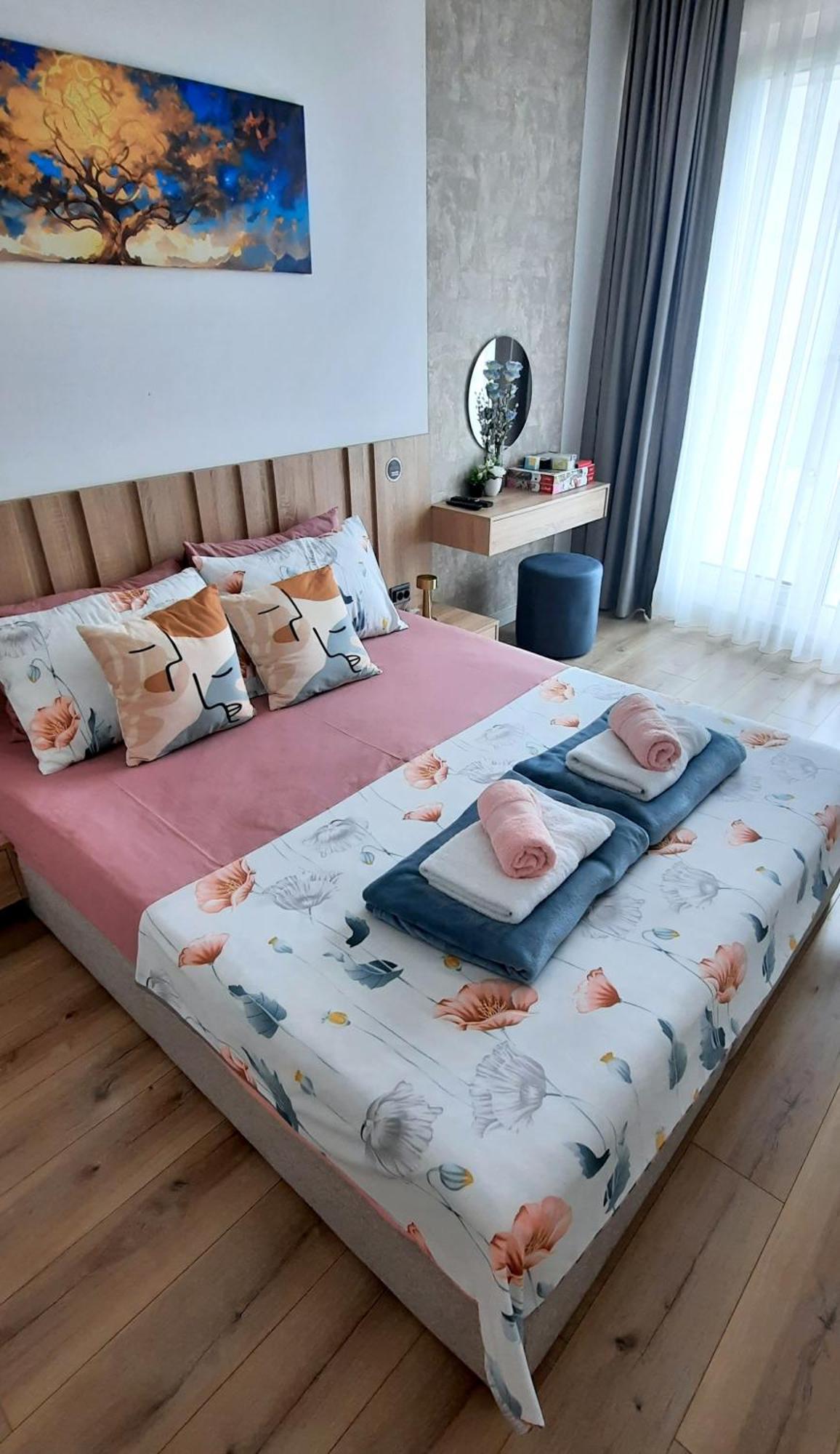 Luxury Condo On 18Th Floor With Pool, Fitness, Parking Included. Szkopje Kültér fotó
